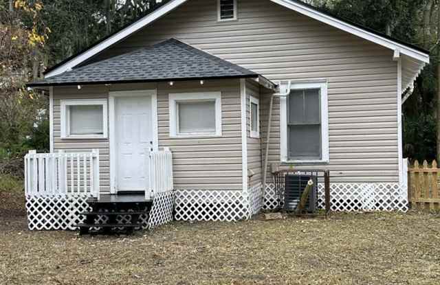 Photo of Fully Renovated 3/1 Single Family Ready to Move In!