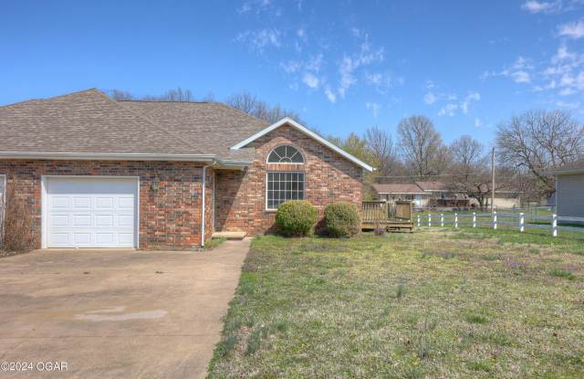 301 W Briarbrook Lane - 301 West Briarbrook Lane, Carl Junction, MO 64834