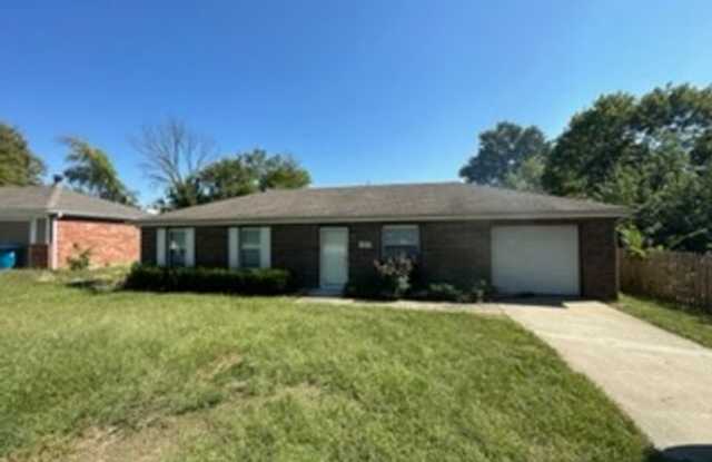 3 Bed/1.5 Bath Home in Lees Summit!
