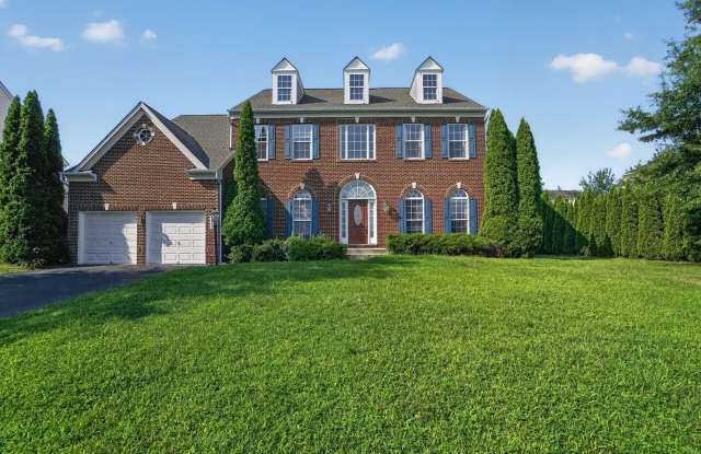 Luxurious 4 Bedroom 4.5 Bathroom SFH in Ashburn!