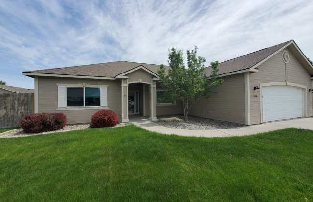 Comfort and Convenience at 1506 Desert Springs Ave!