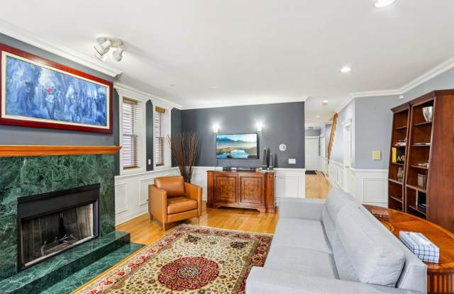 3432 S Prairie Avenue