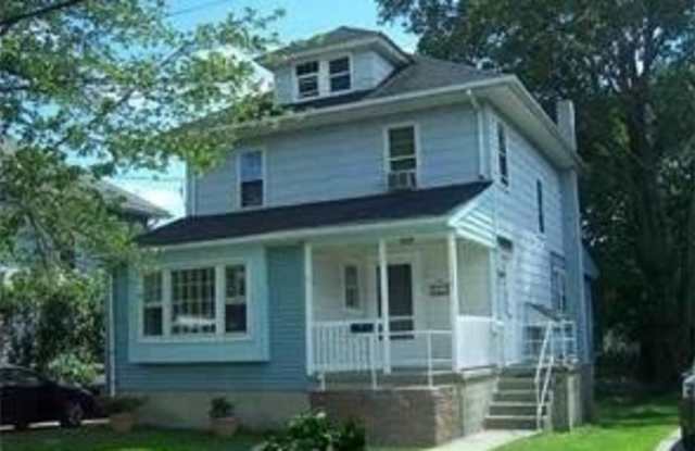 Photo of 125 CRESCENT Avenue unit: B