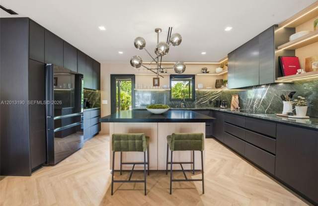 331 NW 38th St