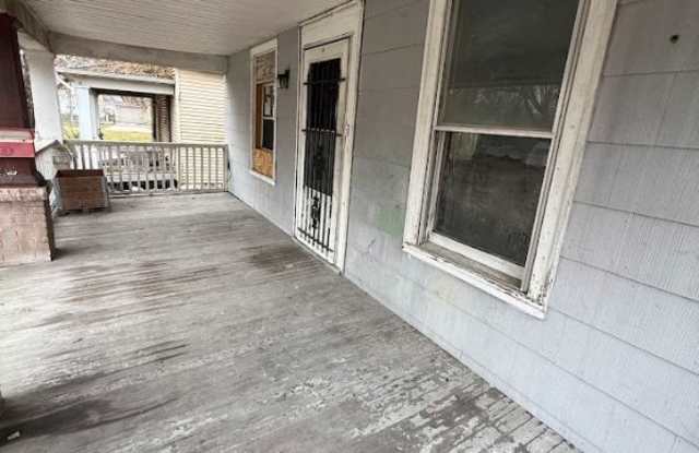 327 East Stuart Avenue