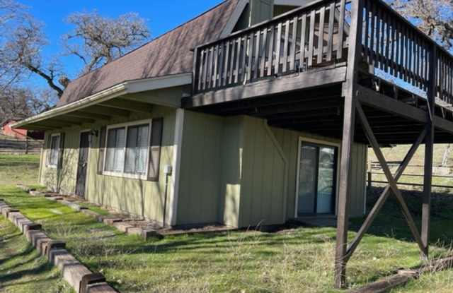 Completely Furnished - 2 BEDROOM 2 BATH+ LOFT HORSE PROPERTY