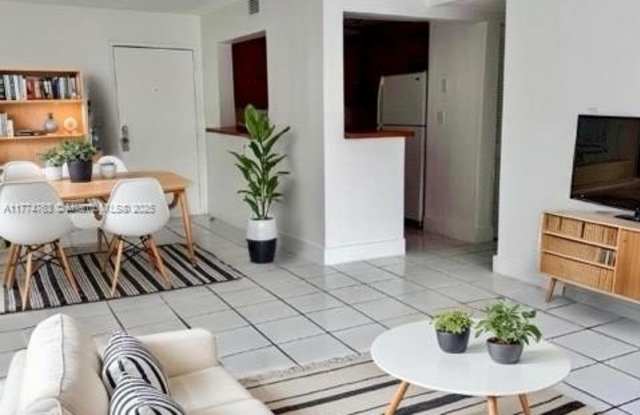 9678 Fontainebleau Blvd