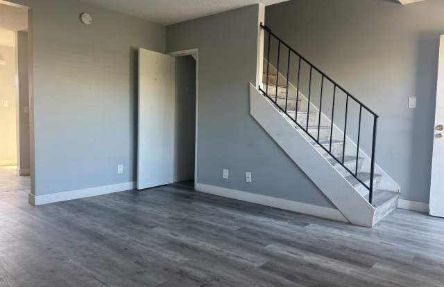 Beautiful 2 bedroom 1 1/2 bath town home located in Bellflower!