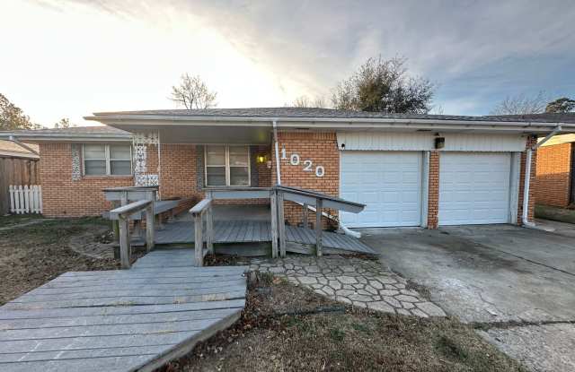 Photo of 3 Bed 2.5 Bath - JUST HIT THE MARKET!!!