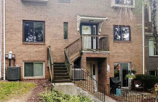 Photo of 3 Bedroom, 2 Bath Townhouse