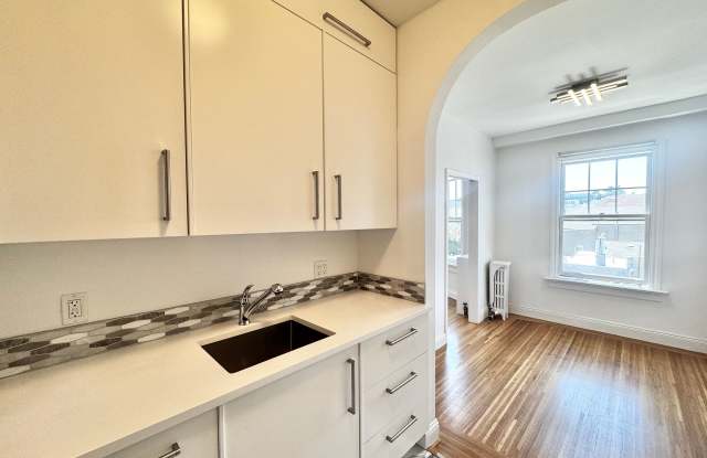 Pacific Heights: Super Sunny Jr 1 Bedroom w/ Remodeled Kitchen on 5th Floor