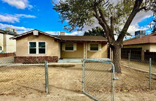 Photo of 210 Jackson Street - Taft - Super cute 3 bedroom - New carpet and paint and more!!