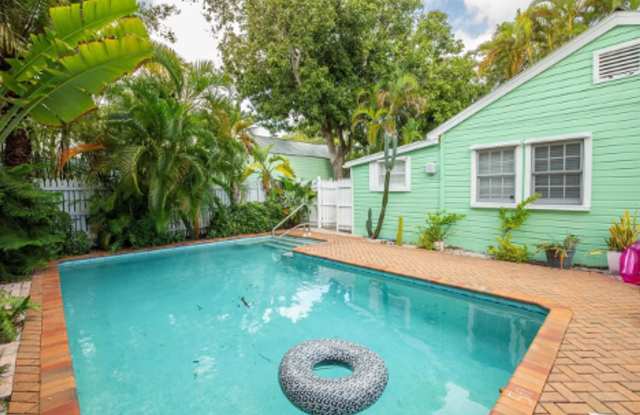 Old Town Cottage Ready for Move In!