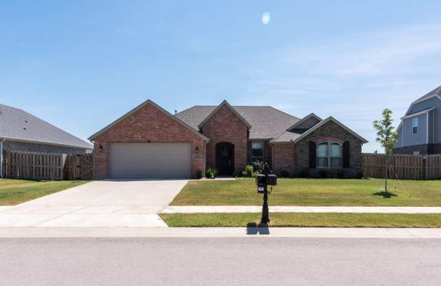 1040 Lakeview  DR