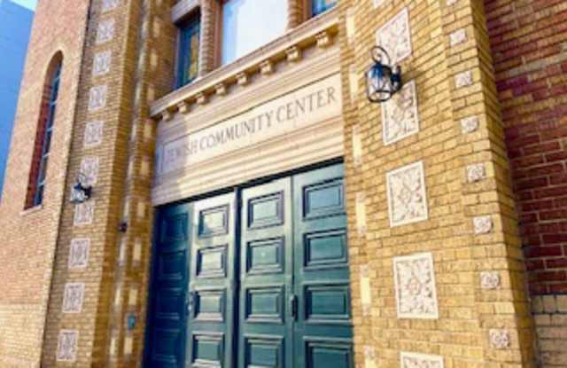 1337 North Madison Street