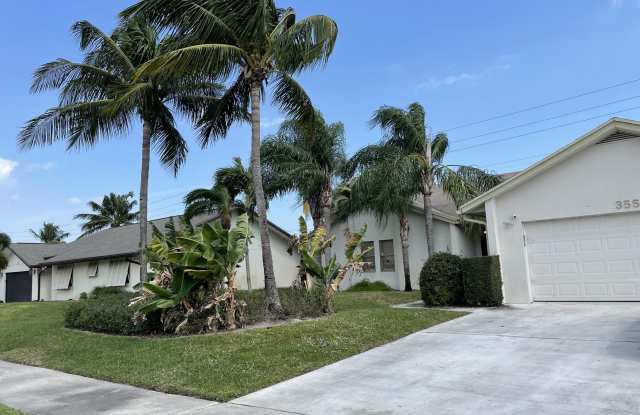 355 SW 27th Avenue