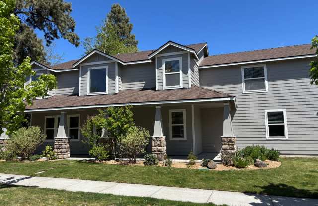 Newly updated home in SW Bend with large bonus room and corner lot!