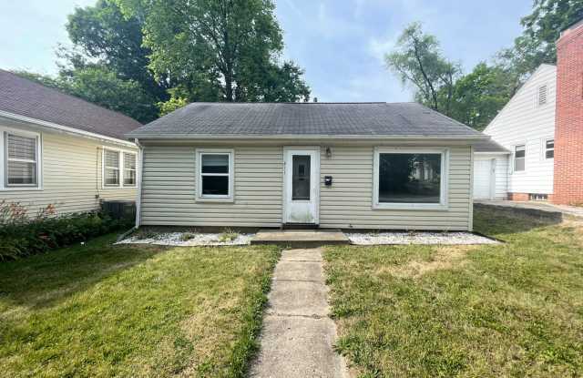 Photo of 3 bedroom, 1 bathroom and detached garage!