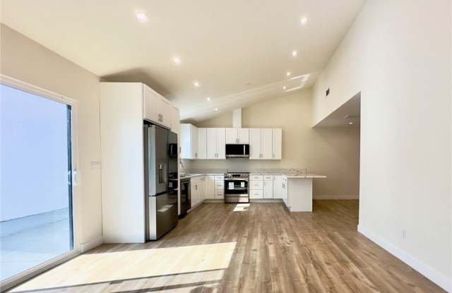 15952 Cohasset Street