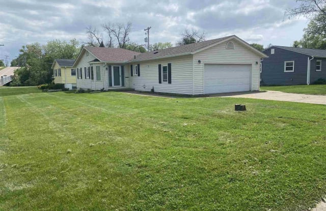 1624 18TH Street - 1624 18th Street, Bettendorf, IA 52722