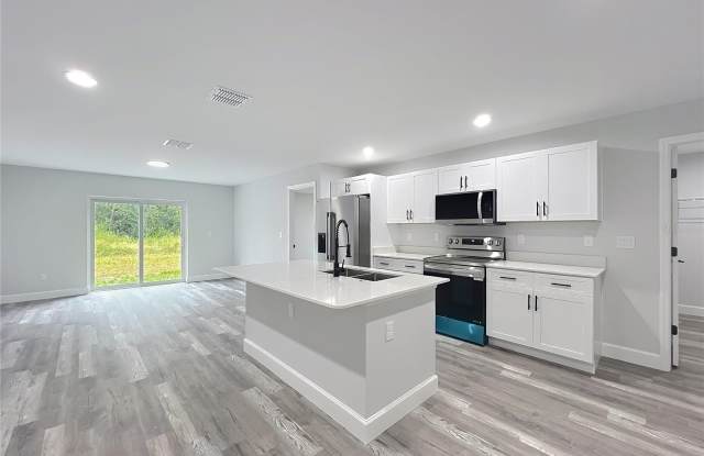 527 MARION OAKS LANE