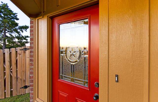 Coming Soon! Stunning 3 bed, 2 bath, 1 car garage located in West Tyler!!