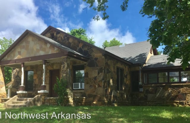 2178 E Huntsville Rd - 2178 East Huntsville Road, Fayetteville, AR 72701