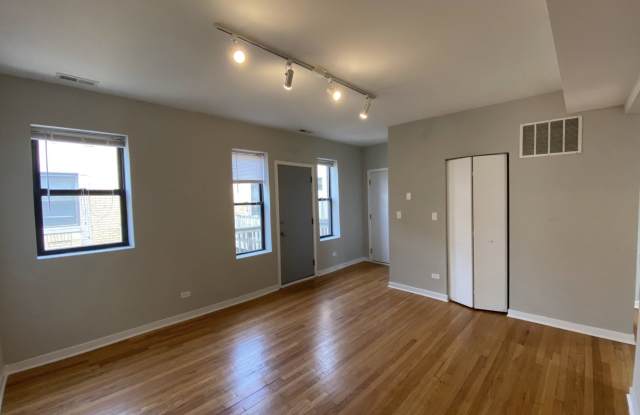 4817 N Christiana Ave