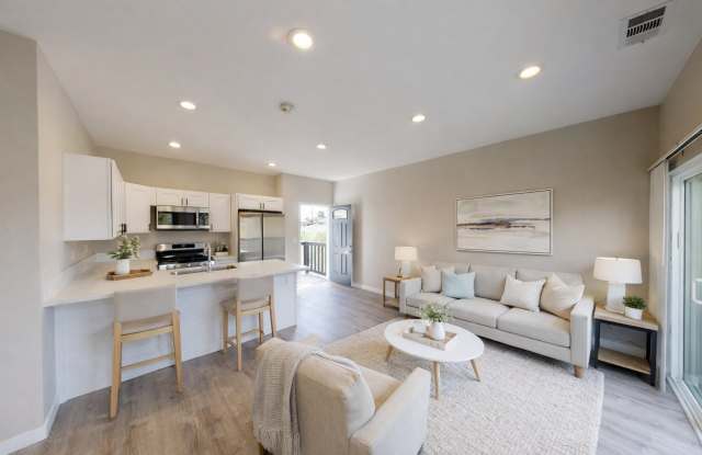 New 4 bed house with Private Deck!