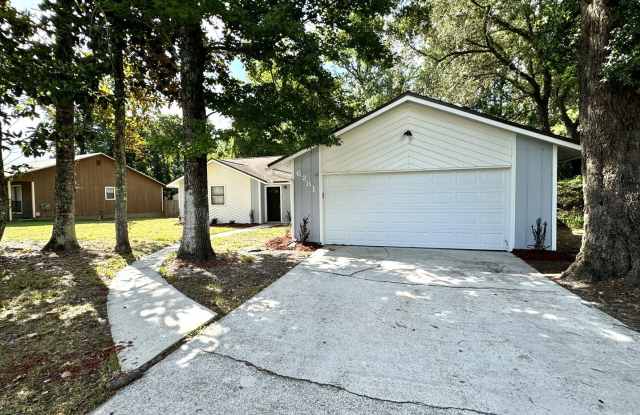Lovely Renovated 3 Bedroom / 2 Bathroom Fleming Island Home