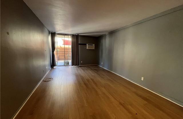 320 S Gramercy Place