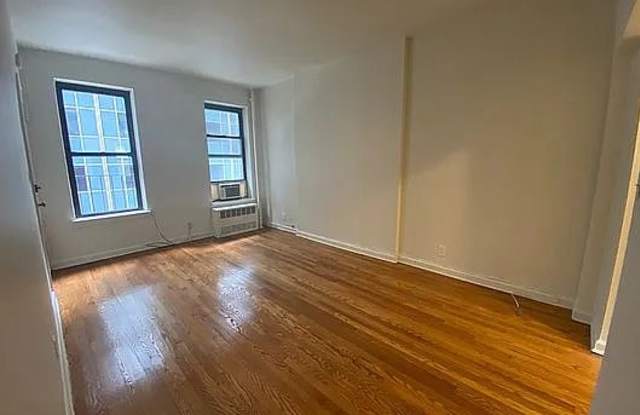 151 E 43rd St Apt 5A