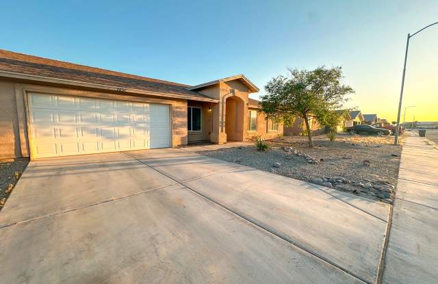 7651 E 40th Pl - 7651 East 40th Place, Yuma, AZ 85365