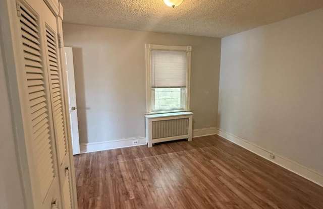 388 W LANCASTER Avenue