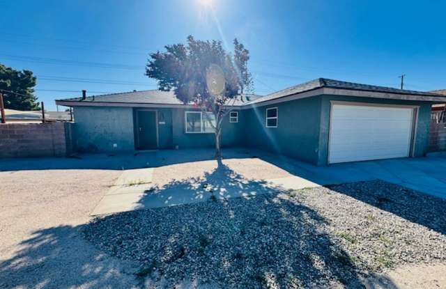 Gorgeous Remodeled 4+2 - $2775