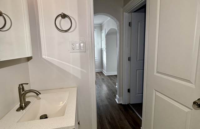 1069 Eaton Road Lower Unit