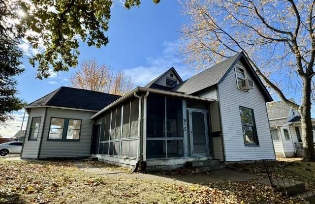 Photo of 915 West Taylor Street