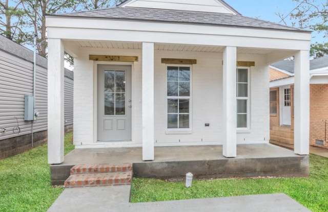 3 bed 2 bath craftsmen style home