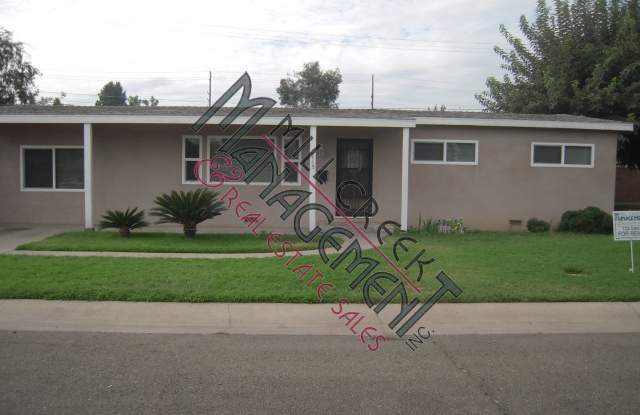 3 Bedroom 1 Bathroom available now. - 215 East Cambridge Avenue, Visalia, CA 93277