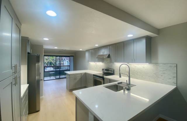 18051 Hillwood Ln