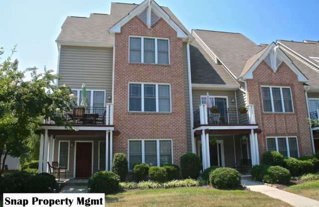 1211 Avondale Ln