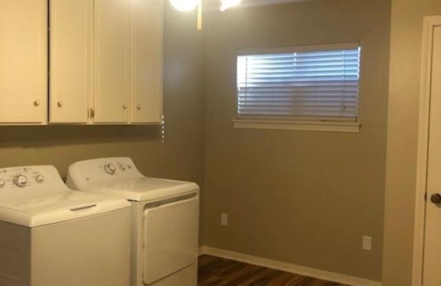 5921 Admiral Doyle Dr