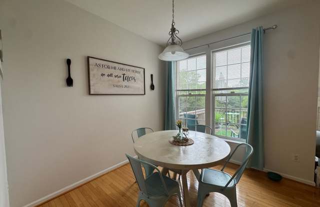 BEAUTIFUL TOWNHOUSE IN WOODBRIDGE- CLOSE TO I-95/QUANTICO