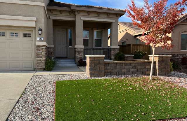 Desirable and Spacious 5-Bedroom Home in Empire Ranch!