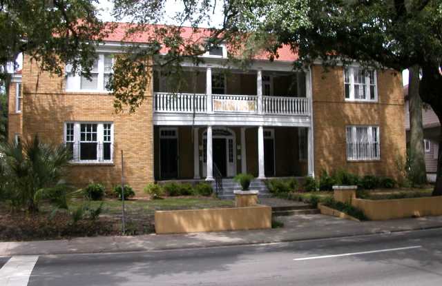 402 East Victory Drive - 3