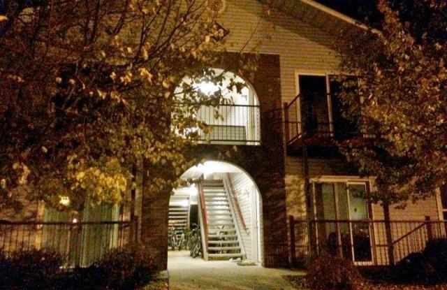 3bed/2bath ground floor condo close to U of I, Shopping, Public Transportation