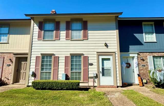 TOWNHOME IN SHREVEPORT