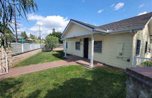 18972 santiago Boulevard