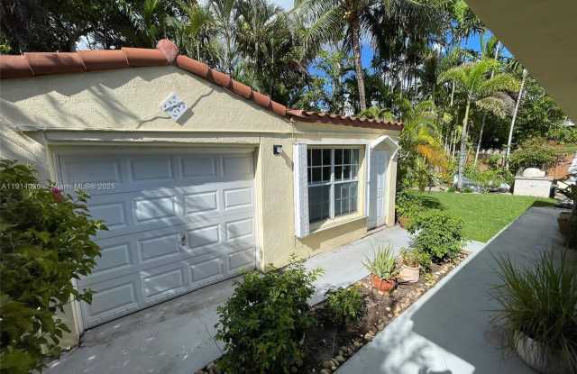 Photo of 1018 W 47th St