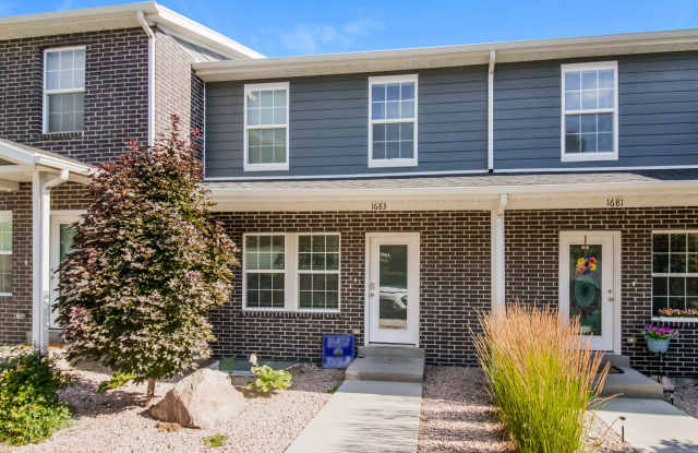 Photo of Spacious 3 Bed, 2.5 Bath Pet-Friendly Home with Central Air  Carport Parking! - Available on January 12th!